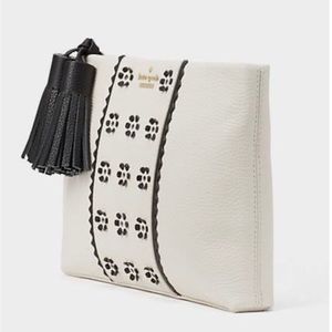 𝅺🌹 Kate Spade New York Court Shala Clutch wristlet in cement color.